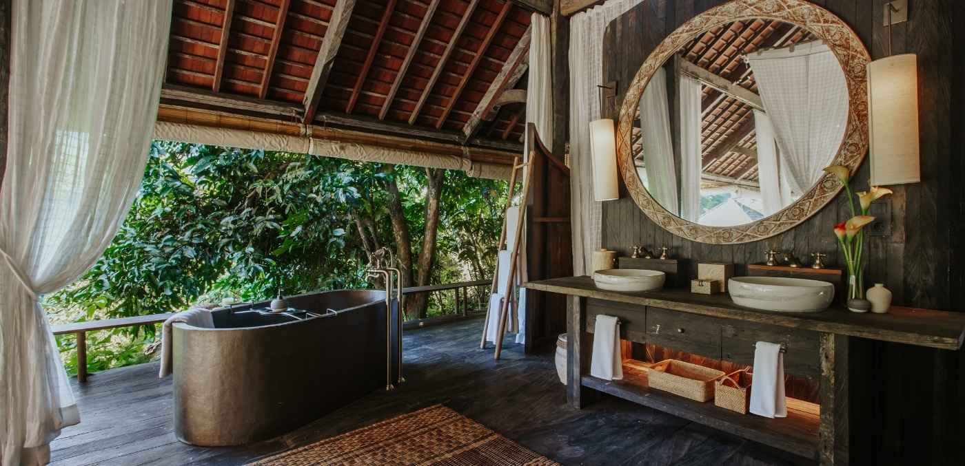 jungle bale bathroom