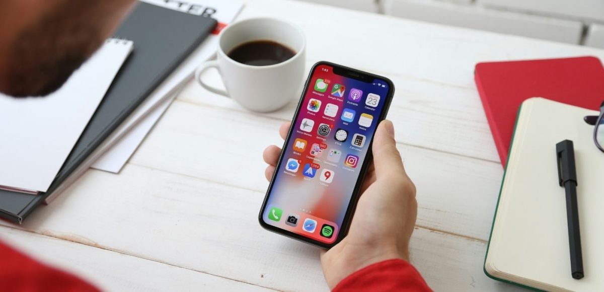 iphone displaying apps
